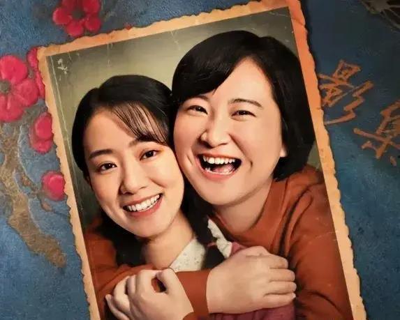 娱乐圈两个人吃瓜的小说,瓜田里的甜蜜邂逅